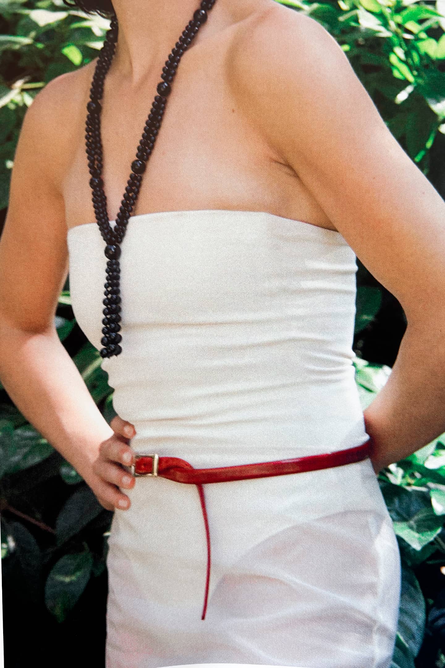 Close-up detail of FAROL necklace showing onyx gemstones natural black surface and premium artisan craftsmanship