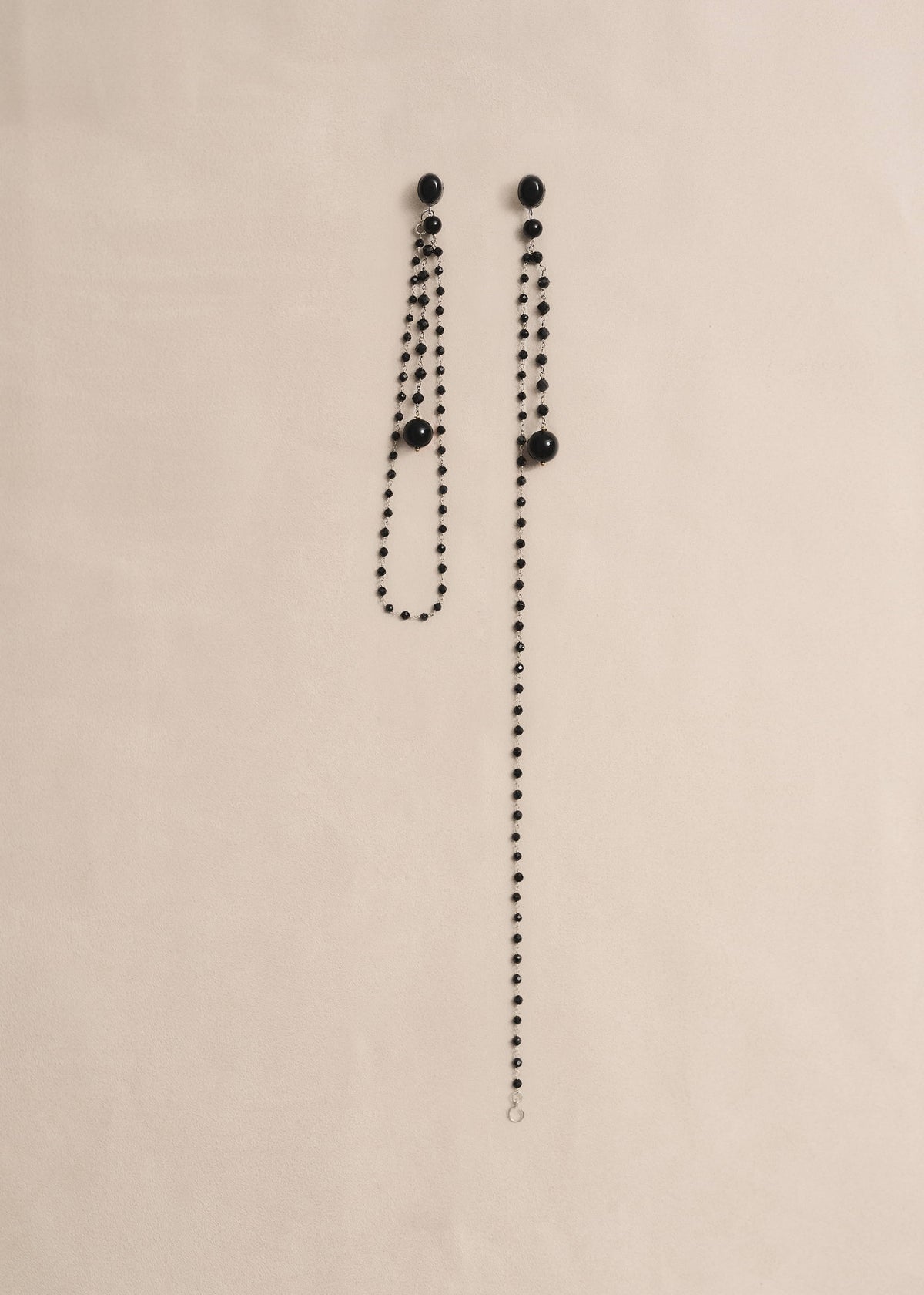 Handmade statement earrings in onyx and sterling silver, meticulously assembled by hand in Mosquito’s atelier.
