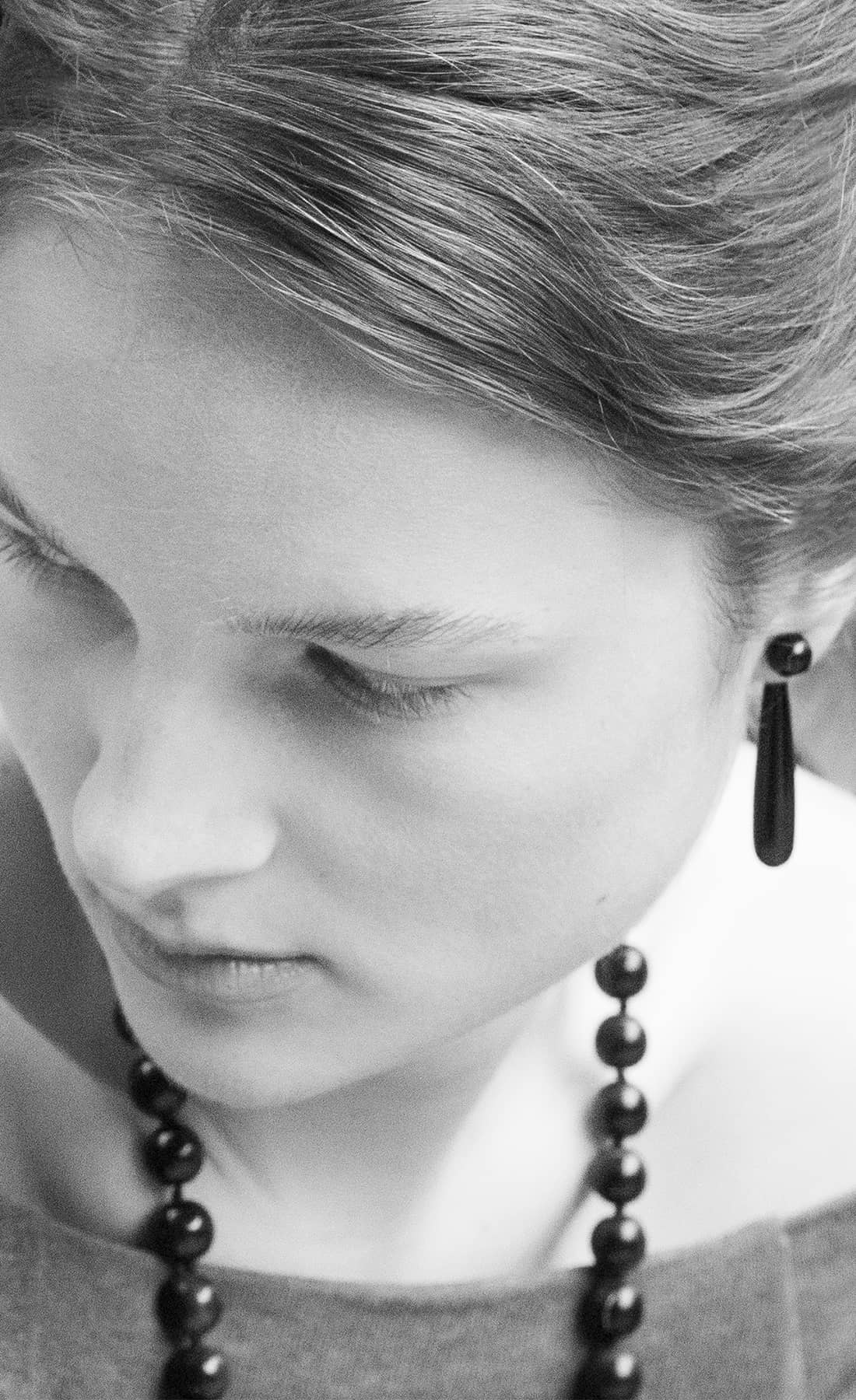 Sorela Onyx Earrings: elegant handcrafted silver drop earrings with refined minimalist design. Perfect for special occasions or everyday wear.