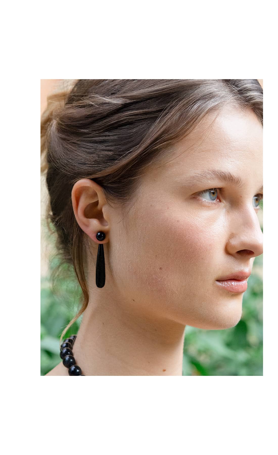 Discover the Sorela Earring — handcrafted in 925 sterling silver with polished onyx gemstones. Modern drop silhouette and artisanal quality for everyday elegance.